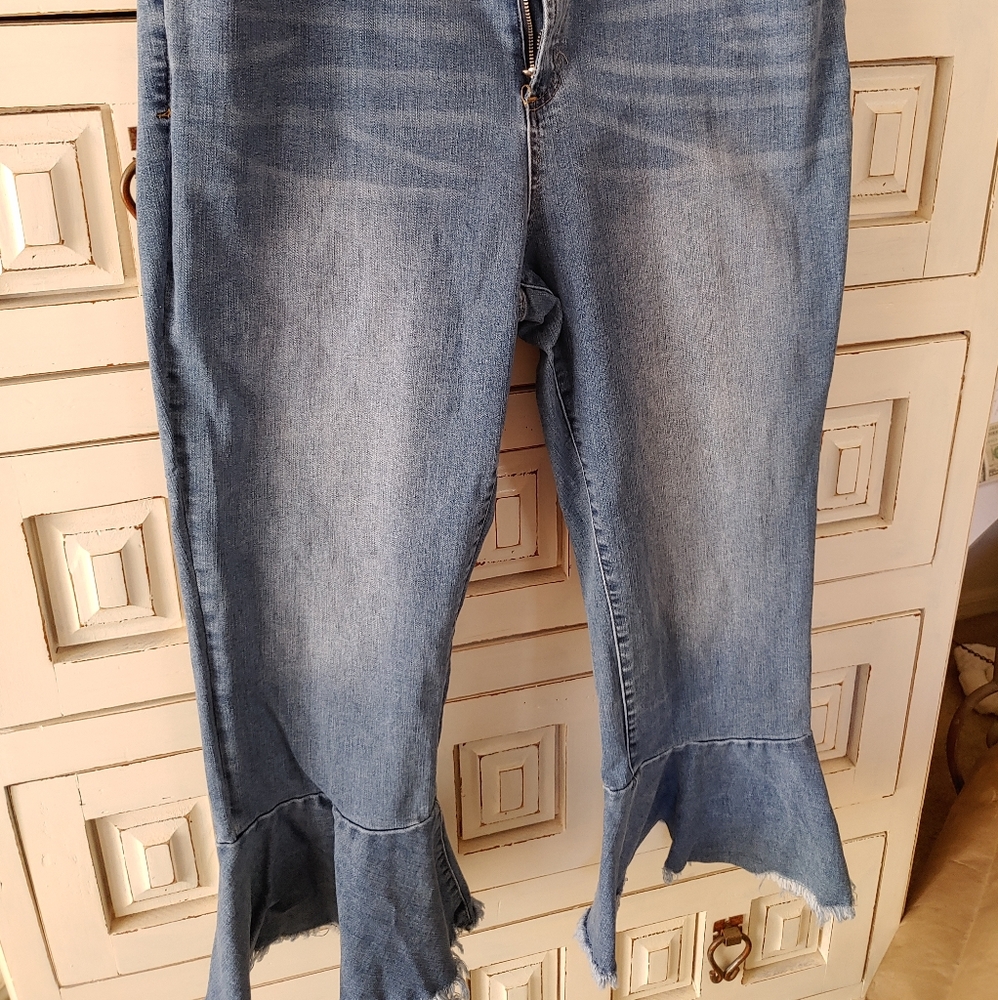 Cropped tulip hem jeans